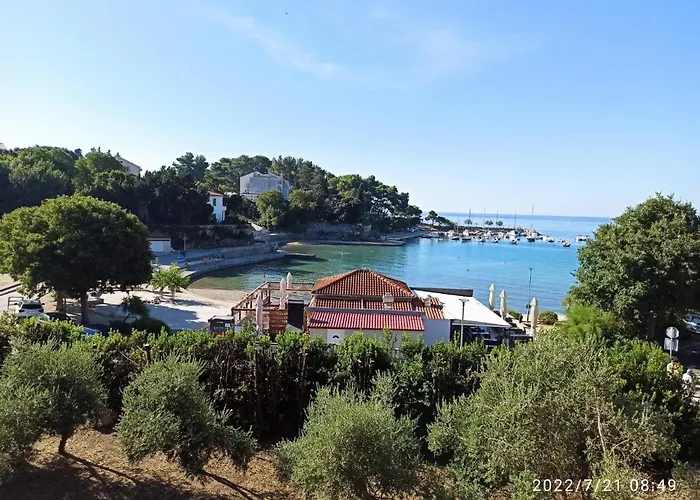 Διαμέρισμα Frane Krk With Free Parking Place
