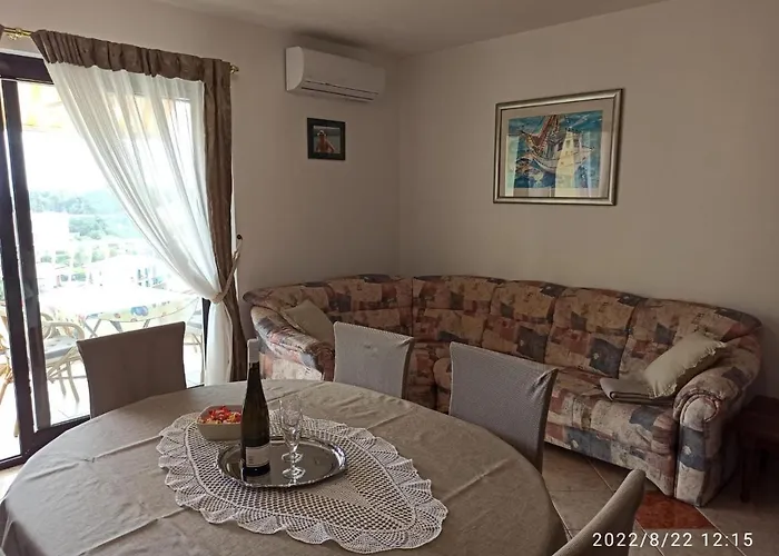 Διαμέρισμα Frane Krk With Free Parking Place